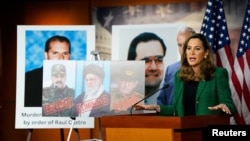 La representante estadounidense Maria Elvira Salazar (R-FL) pide la imputación de Raúl Castro durante una conferencia de prensa en el Capitolio, en Washington, D.C., EE. UU., el 20 de mayo de 2026. REUTERS/Elizabeth Frantz