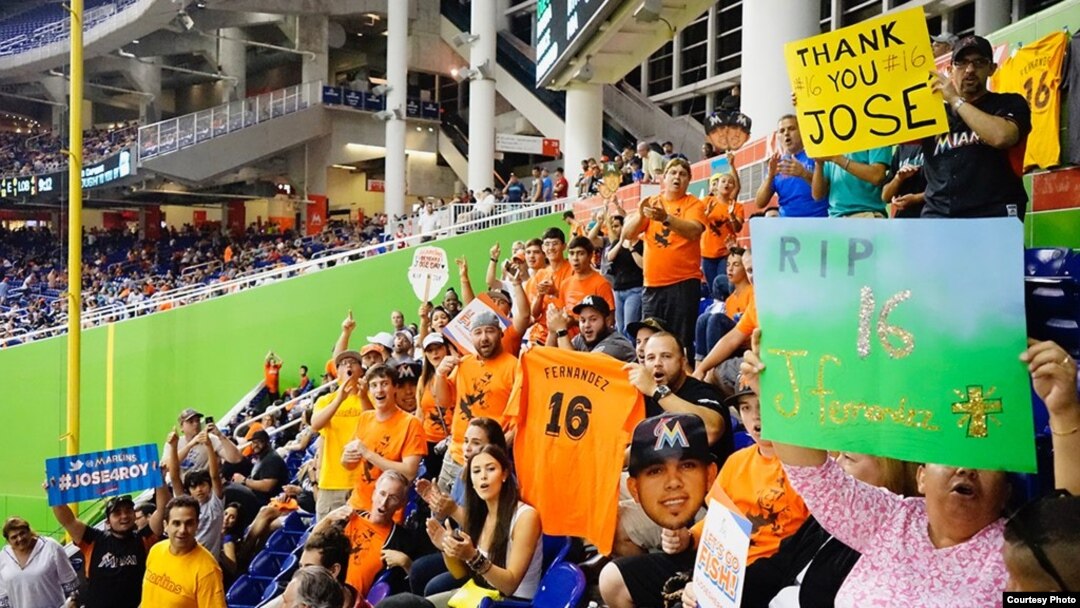 Admiradores de José Fernández en el estadio de los Marlins