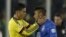 El centrocampista colombiano James Rodríguez (i) y el delantero brasileño Neymar jr. al término del partido Brasil-Colombia, del Grupo C de la Copa América de Chile 2015.