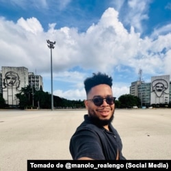 Manolo De Los Santos divulgó en sus redes sociales esta imagen en un viaje a Cuba.