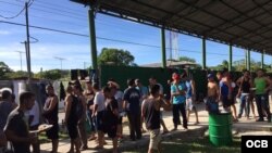 Cubanos reciben albergue en la escuela del cantón La Cruz, cerca de la frontera de Costa Rica con Nicaragua.
