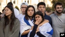 Manifestantes pro israelíes en la Universidad de Columbia, en Nueva York, el 12 de octubre de 2023. (AP/Yuki Iwamura).