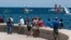 Habaneros observan desde el Malecón las embarcaciones de la regata Havana Challenge, realizada en mayo del 2015 entre Cayo Hueso y La Habana 