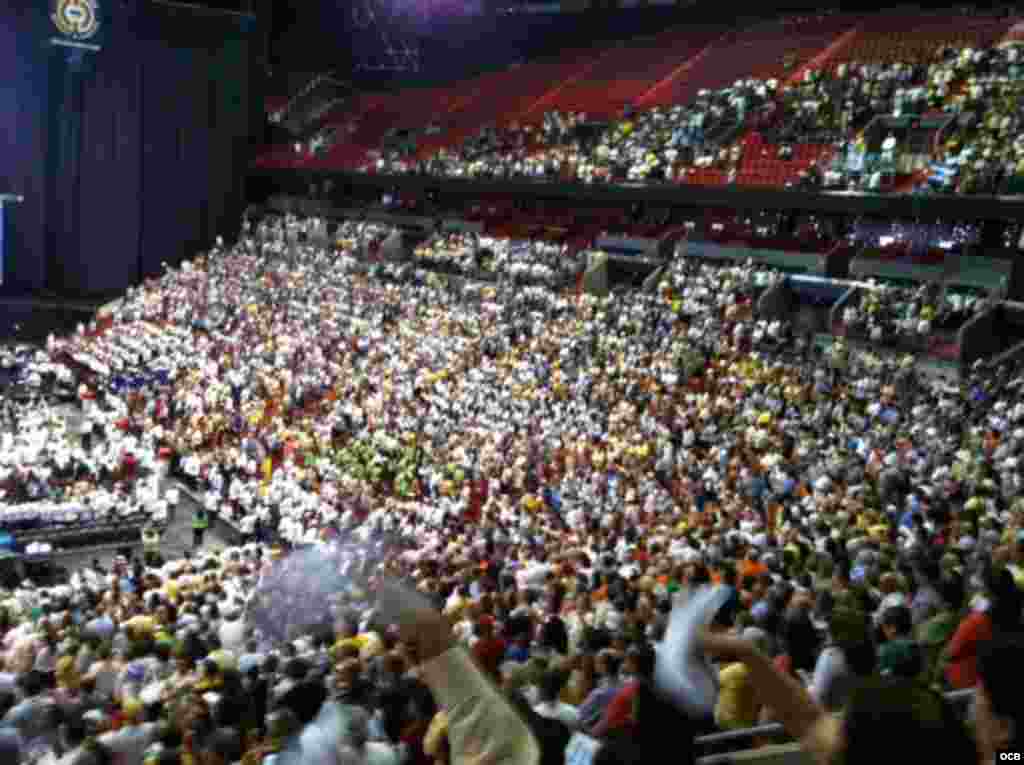 Vista parcial del American Airlines Arena en Miami el día de la Caridad