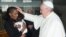 Papa recibe en el Vaticano a sudanesa convertida 