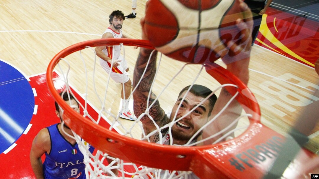 Juancho Hernán Gómez en un partido de FIBA. AFP/ Andy Wong /pool