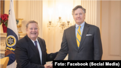 Mike Hammer, jefe de Misión de la embajada de Estados Unidos en Cuba, se reúne con el subsecretario de Estado, Christopher Landau