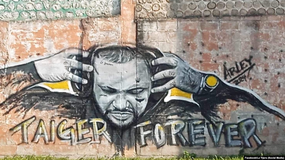 Mural en una calle de Marianao, en La Habana, rinde homenaje al reguetonero cubano El Taiger, fallecido en Estados Unidos. (Facebook/La Tijera)