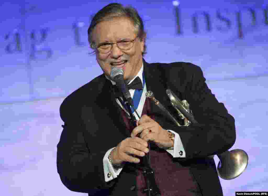 Arturo Sandoval en la cena de los ganadores de la Medalla de la Libertad