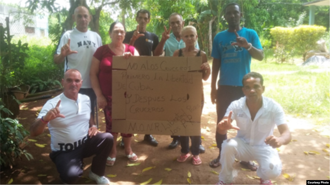 Miembros del movimiento "Por una nueva República" inician la campaña en el municipio Boyeros.