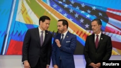 El secretario de Estado de EEUU Marco Rubio y  el presidente colombiano Abelardo De La Espriella, junto al canciller Omar Bula. (REUTERS)