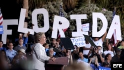 Hillary Clinton durante un acto de su campaña en el Samuel Delevoe Memorial Park de Fort Lauderdale, Florida.