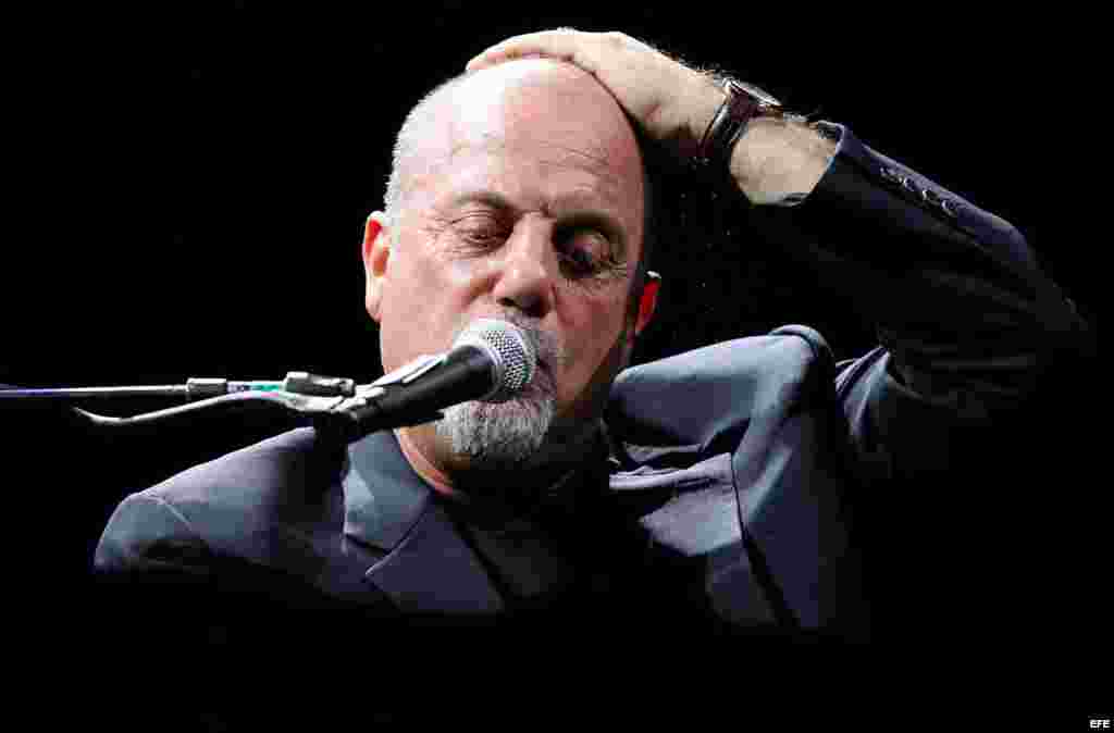 Billy Joel durante el concierto ofrecido en la ciudad de Johanesburgo, Sudáfrica. (2006). 