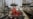 Un trabajador petrolero baja las escaleras en el complejo industrial José Antonio Anzoátegui de la estatal venezolana PDVSA, en el estado de Anzoátegui.