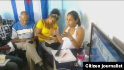 Yusmila Reina imparte un curso a activistas de UNPACU. Foto Reporta Cuba. 