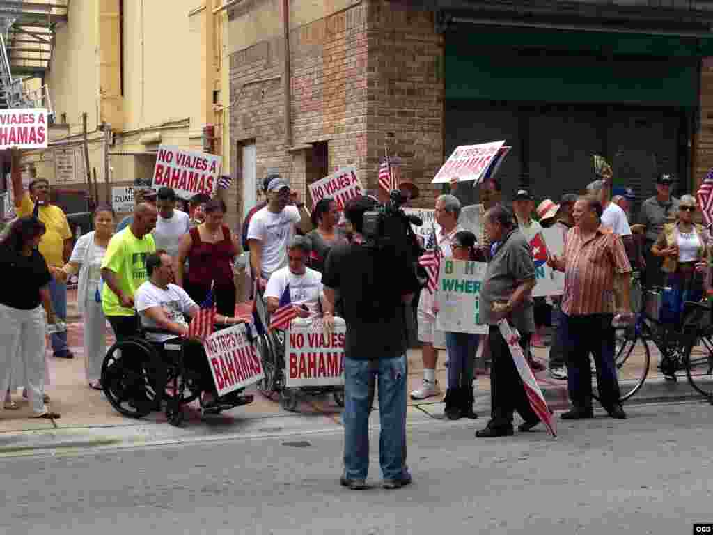 Cubanos en Miami reclaman a Bahamas fin de maltratos a indocumentados. Foto: Ricardo Quintana