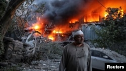 Uno de los habitantes de Kiev herido por bombardeo ruso con misiles y drones a Ucrania este 2 de junio de 2026. Foto: Reuters 
