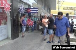 El pasado año cubanos reclamaron a la gerencia de la Zona Franca de Colón, en Panamá, por estafa.