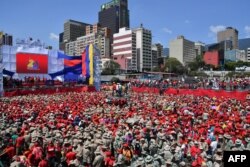 Seguidores de Maduro celebran 20 años de chavismo.