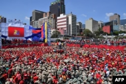 Seguidores de Maduro celebran 20 años de chavismo.