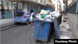 Los tanques desbordan de basura en céntricas zonas de La Habana.