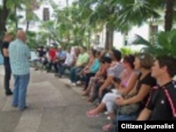 Reporta Cuba Activistas CID reunidos en parque de Pinar del Río Foto Yelky Puig