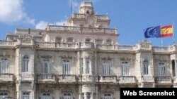 España tiene un consulado en La Habana y tres viceconsulados situados en las provincias de Santa Clara, Camagüey y Santiago de Cuba.