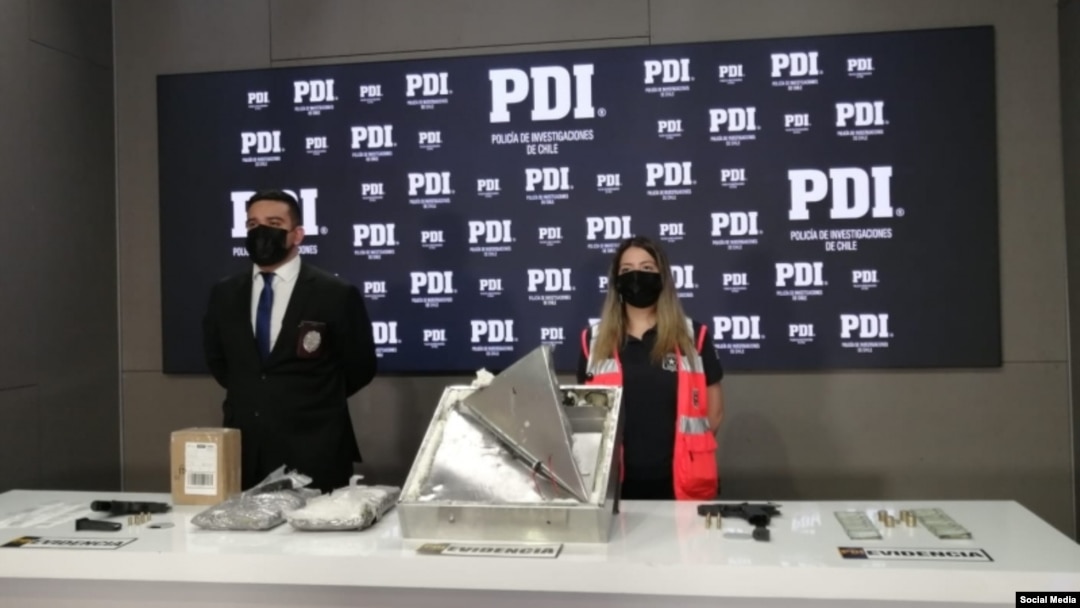 Funcionarios de la Aduana Metropolitana y Policía de Investigaciones detectan y evitan el ingreso de metanfetaminas a Chile. 