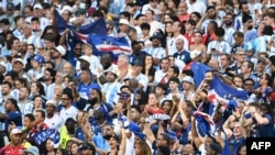 Fanáticos de Cabo Verde y Argentina abarrotaron el 3 de julio el Hard Rock Stadium de Miami. La imagen se ha repetido en todos los estadios en Estados Unidos, México y Canadá.