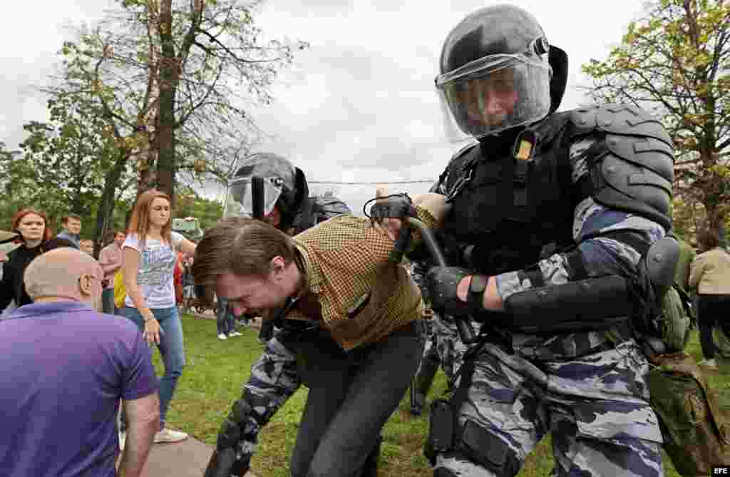 MÁS DE 250 DETENIDOS EN PROTESTAS NO AUTORIZADAS EN MOSCÚ Y SAN PETERSBURGO