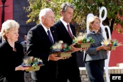 Dick Cheney en Ucrania, visita el Memorial Holodomor