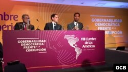 Legisladores de EEUU, Paul Cook (iz), Marco Rubio (centro) y Carlos Curbelo (dr).