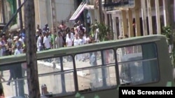 Damas de Blanco desfilan por las calles de Cuba foto @ivanlibre
