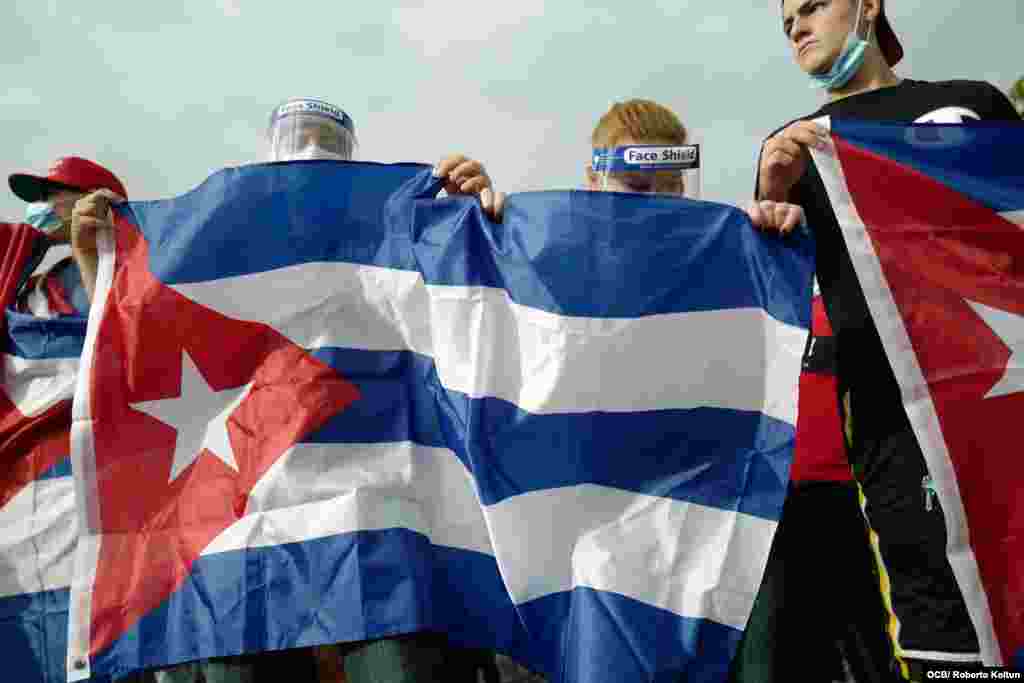 Cubanos exiliados dan su apoyo al movimiento San Isidro.