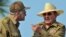 Raúl Castro y el ministro del Interior Abelardo Colomé (d-i). Archivo.