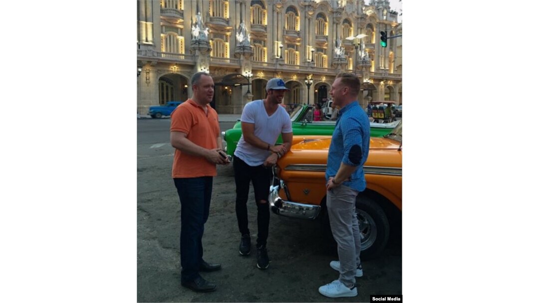 William Levy se pasea por La Habana.