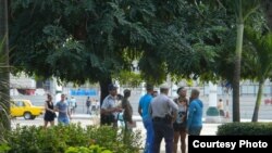 Denuncian represión de activistas en el Parque Central