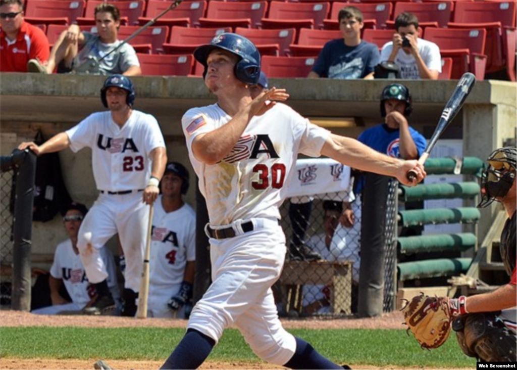 El torpedero estadounidense Alex Bregman bateó el año pasado para .369 con 104 imparables, 18 dobles, 7 triples, 6 cuadrangulares y 52 carreras impulsadas en su primer año colegial en Estados Unidos.