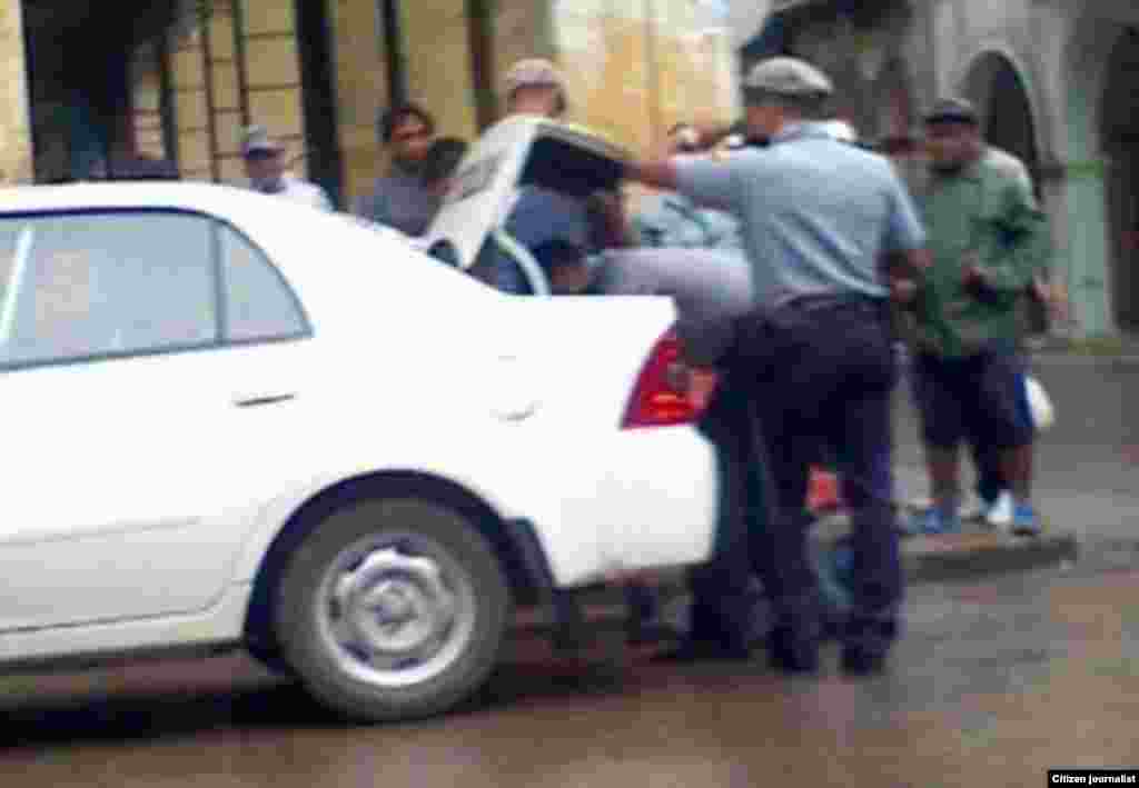 Reporta Cuba Asedio y detención a cuentapropistas Fotos Roberto Fuentes Arias