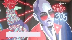 Info Martí | La imagen del rapero Pitbull en la Calle Ocho de Miami