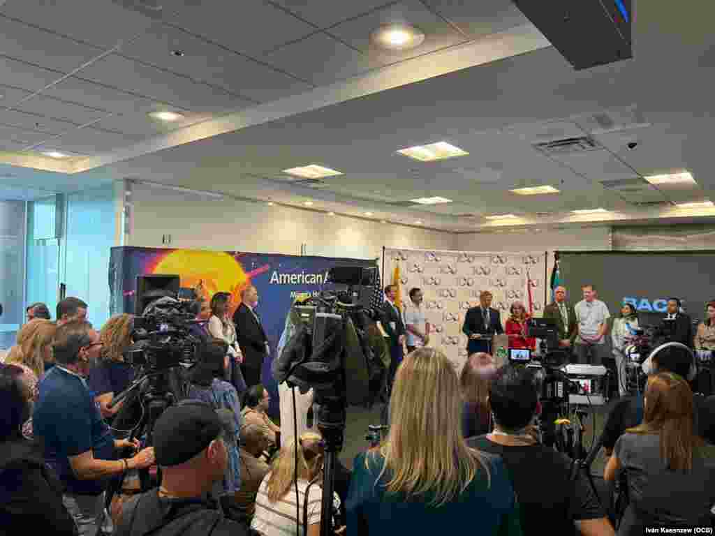 Conferencia de prensa antes del despegue del primer vuelo entre Miami y Caracas tras siete años de interrupción. 