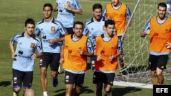 De izda. a dcha. Los jugadores de la selección española de fútbol David Villa, Álvaro Arbeloa, Xavi Hernández, Javi García, Jesús Navas y Álvaro Negredo.