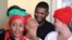  El rapero estadounidense Usher realiza una visita a la Universidad de las Artes el 18 de abril de 2016, en La Habana (Cuba).