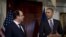 Barack Obama (d), junto a su homólogo francés, Francois Hollande (i).