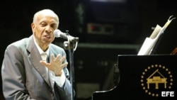  Fotografía de archivo realizada el 11 de octubre de 2006 en Nueva York del músico cubano Bebo Valdés, una de las figuras más prominentes del jazz latino a nivel mundial 
