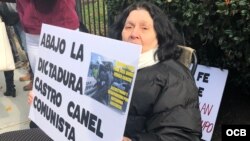 Amelia García durante una protesta en Washington para exigir la liberación de su hijo, José Daniel Ferrer. (Foto: Michelle Sagué)