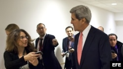 John Kerry (c) en el Comité del Senado de Relaciones Exteriores.