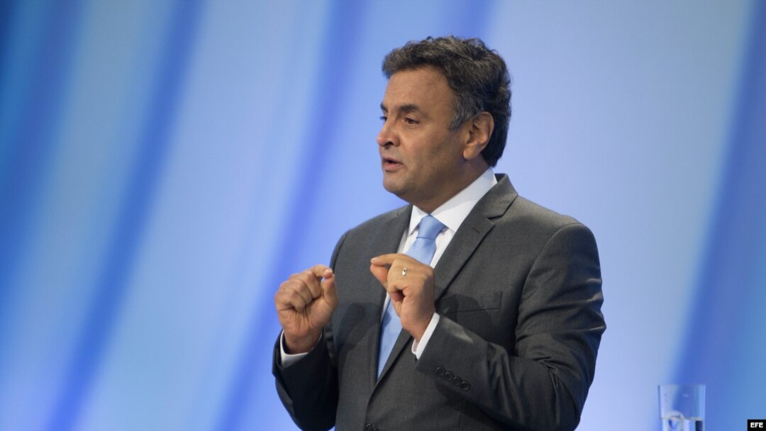 Aécio Neves, durante el debate presidencial en Sao Paulo.