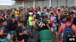La crisis migratoria cubana se intensificó en noviembre del 2015. En Turbo, Colombia, permanecen varados más de 1.000 cubanos.