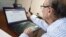 Exvicepresidente colombiano Humberto de la Calle, jefe de los delegados del Gobierno en los diálogos de paz con las FARC, durante la activación de la nueva página web. 